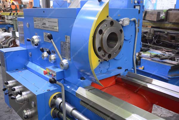 1М63Н Загальний вигляд токарно-гвинторізного верстата